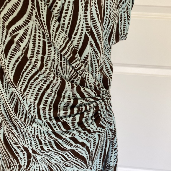 Tommy Bahama Brown and Blue Sheath Dress with V-Neck. Ruched at side. Size L. - Picture 6 of 14